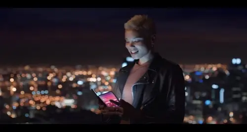 Samsung Galaxy F (lo smartphone pieghevole) appare in un video ufficiale
