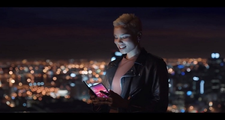 Samsung Galaxy F (lo smartphone pieghevole) appare in un video ufficiale